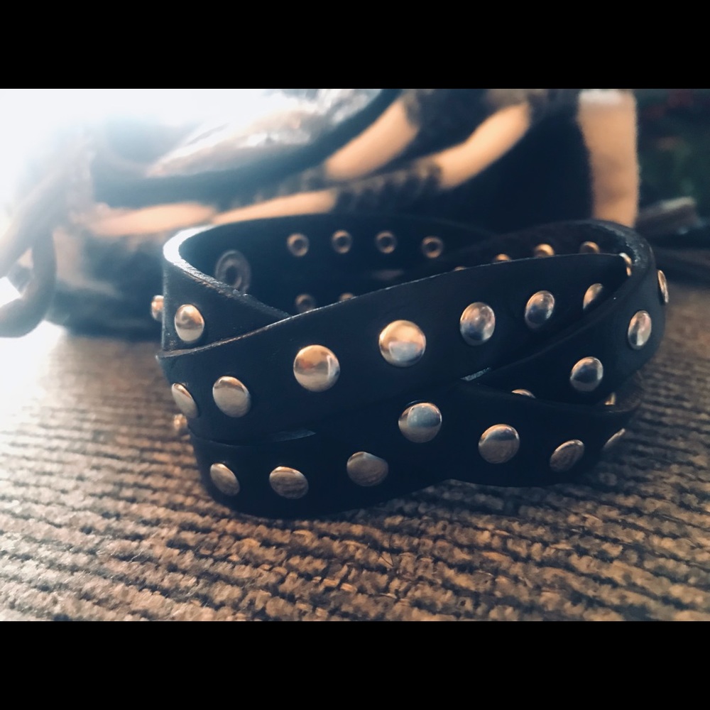 Snap metal studded bracelet